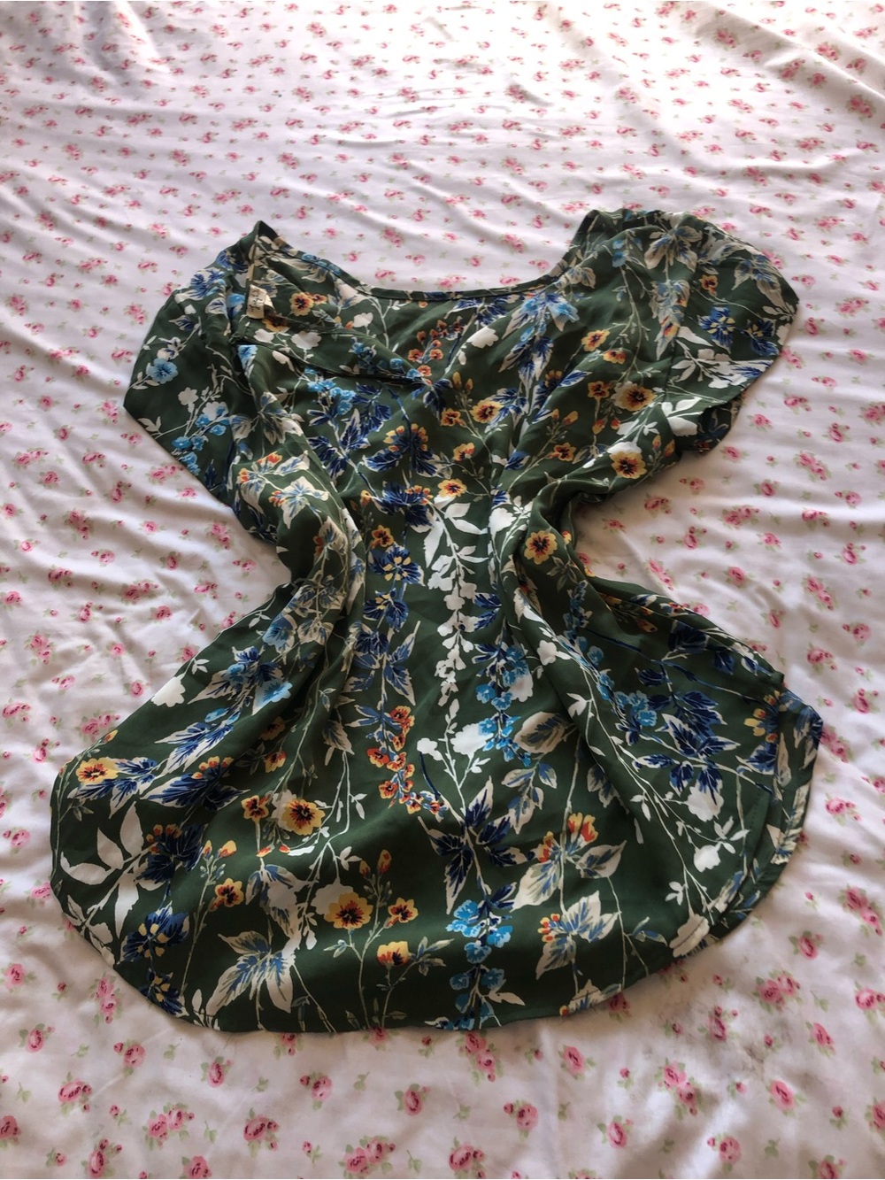 Floral Puff-Sleeve Blouse in Olive Green